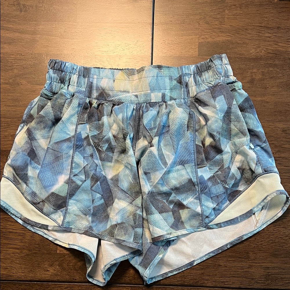 Lululemon Hotty Hot High-Rise 4”